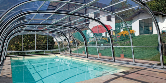 Polycarbonate vs verre: quel matérieu pour un abri?